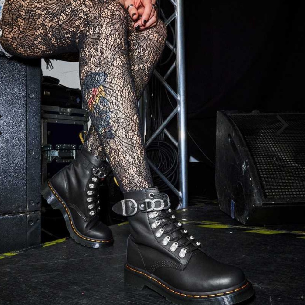 New Dr Martens 1460 Pascal Chain Boots in Black Size 7